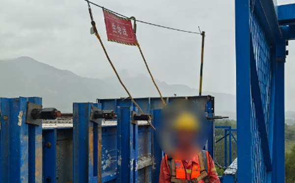 某省路橋集團下屬項目部使用智能安全帶預防高墜事故